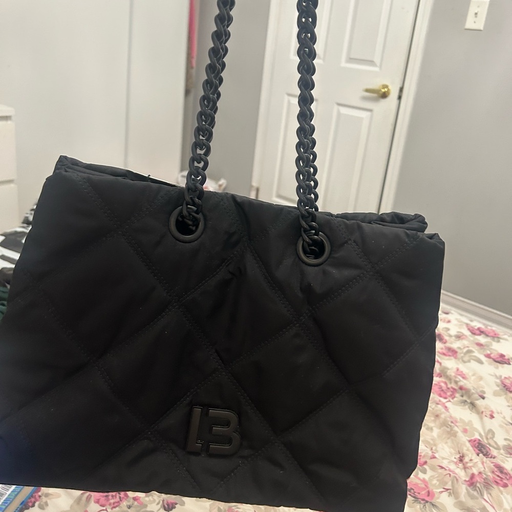 Chic Black Quilted Shoulder Bag